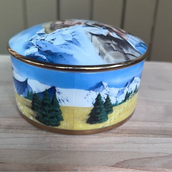 Danbury Mint Shirley Temple as Heidi Music Box - Picture 7 of 11